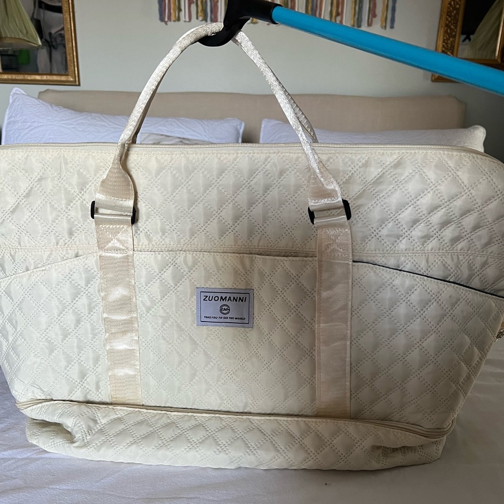 Zuomanni Quilted Cream overnight Tote Bag. With zippered shoe section.